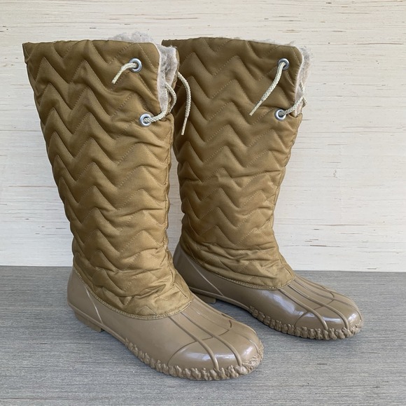 Women's Sz 8 Neutral Beige Tan Quilted Faux Fur Lining Duck Boots - Rubber Soles - Picture 2 of 16